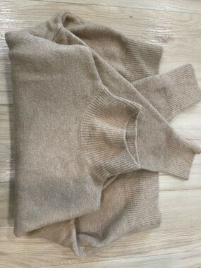 Zara Women's Turtleneck Sweater in Light Beige